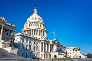 Obraz premium US Capitol over blue sky