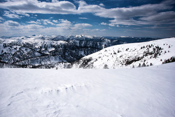 Obraz premium Beautiful view of mountains in the Hamar Daban area. Panorama