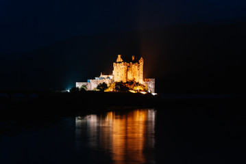 Obraz premium Dornie, Scotland; August 26th 2019: Eilean Donan Castle during the night