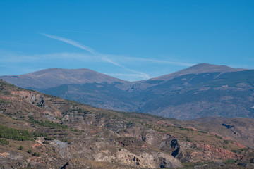 Panoramic photo with the Sierra Nevada mountain range in the background.