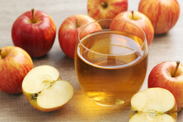 A glass with juice and apples	