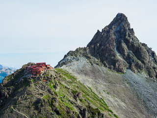 Naklejka premium 槍ヶ岳と槍ヶ岳山荘