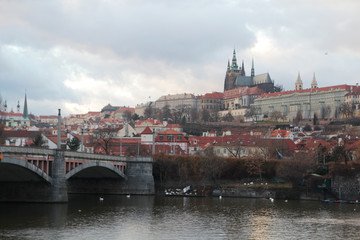 Obraz premium The panorama of Prazhsky Hrad in the center of Prague