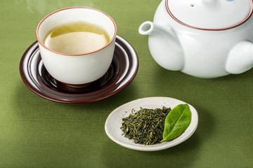 緑茶と茶葉