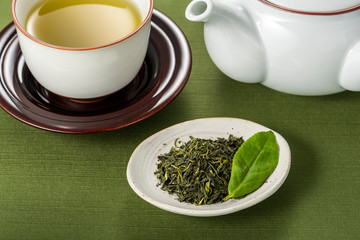 Obraz na płótnie Canvas 緑茶と茶葉
