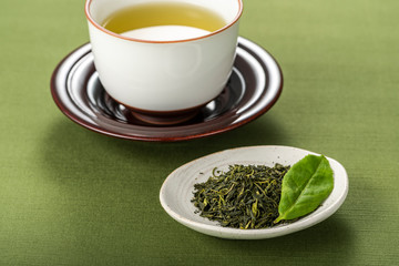 緑茶と茶葉