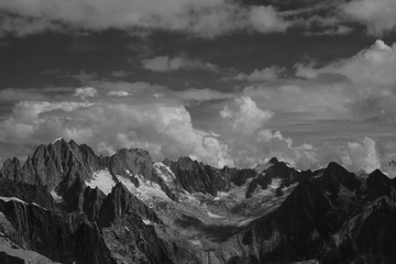Fototapeta na wymiar panorama alpino della Valle D'Aosta regione montana in Italia