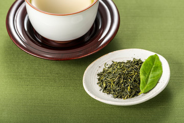 緑茶と茶葉