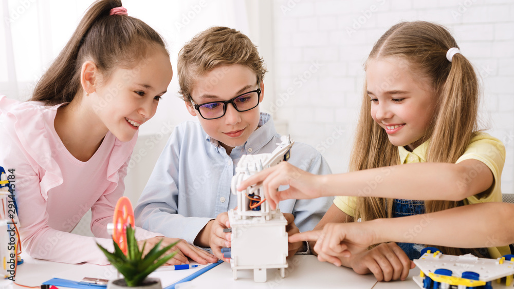 Aufkleber Pupils creating robots together at stem class