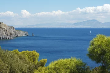 Fotobehang Blick nach Athen von der Insel Ägina in Griechenland © HPW