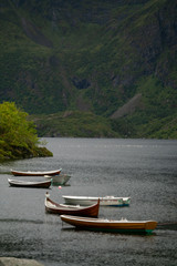 Fototapeta na wymiar Holzboote in Norwegen auf einem See