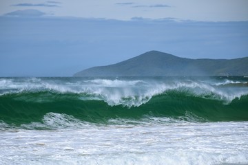 Fototapeta premium Powerful waves with Cape Hawke background 
