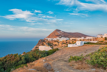Vista panoramica sul villaggio di Chora a Folegandros, arcipelago delle isole Cicladi GR	