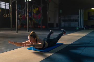 A blonde woman doing exercises at a gym