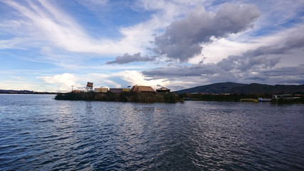 View of houses at the edge of the lake