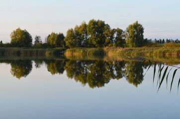 Fototapeta na wymiar odbicie_jezioro