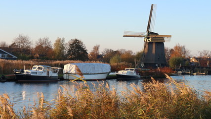 Fototapeta na wymiar The beautiful windmills and canals of Alkmaar, The Netherlands