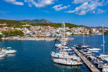 Fototapeta na wymiar Hafen von Neos Marmaras auf der Halbinsel Chalkidiki, Griechenland