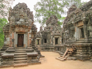 Naklejka premium ruins of temple in cambodia