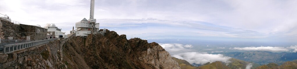 Obraz premium Photo panoramique du massif des Pyrénées vue de l'observatoire Pic du Midi