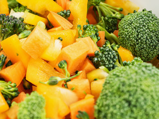 raw broccoli salad with bell peppers and carrots