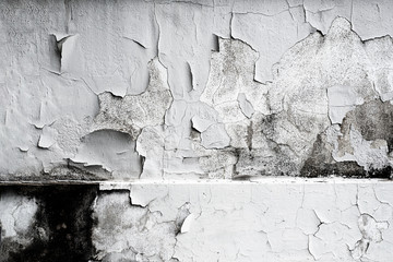 Cracks of paint that deteriorates the wall surface