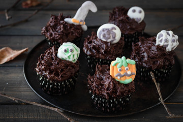 Chocolate Cupcakes with Creepy Marshmallow Sweets for Halloween Parties.
