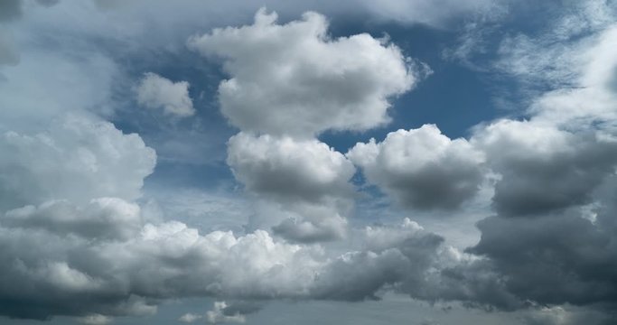 timelapse of gray clouds clawing from bottom and begin to the rain cloud