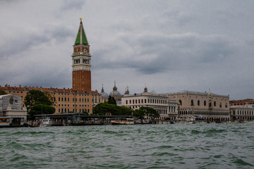 Fototapeta na wymiar Veja de vários ângulos a bela e irreverente Veneza que encanta o mundo por muitos séculos, Itália Europa