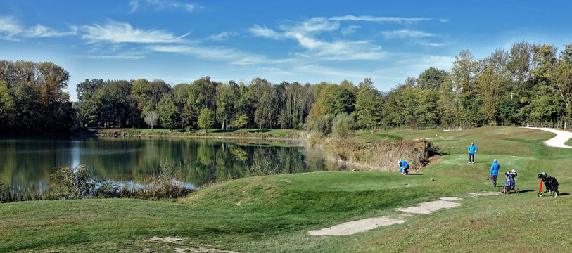 Vue sur le parcours du golf de Charmeil &agrave; Grenoble