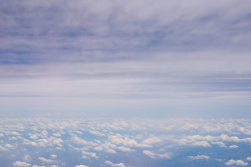 Naklejka premium Pattern with sky and fluffy clouds in the background