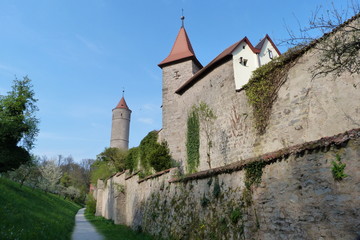 Fototapeta na wymiar Stadtmauer in Dinkelsbühl mit Türmen