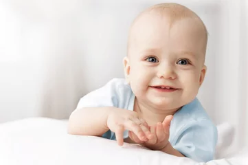 Fototapeten Smiling baby on the bed © Alexandr Vasilyev