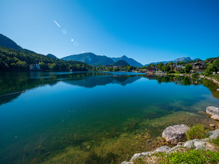Fototapeta premium Grundlsee, Steiermark, Österreich im Herbst