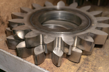 Obraz na płótnie Canvas Gear cutting tool in a warehouse in a workshop, a worm cutter for gear processing on a gear cutting machine.