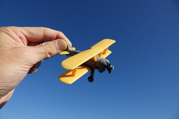 petit avion ciel bleu 03