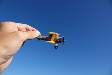 petit avion ciel bleu 03