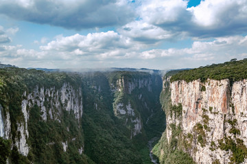 parque nacional y ca&ntilde;on de Itaimbezinho en Brasil 