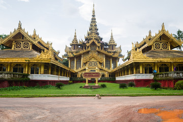Fototapeta na wymiar golden pavilion at burmese palace