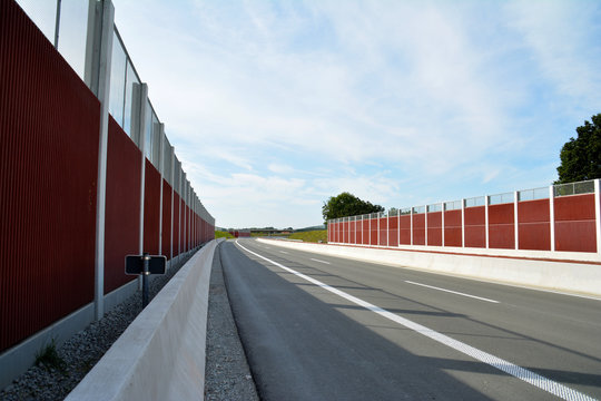 eine neue leere Autobahn in NRW Deutschland, Autobahn vor der Er&ouml;ffnung, A33, 