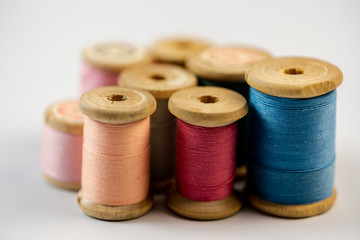 Coils with threads of different colors