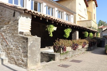 Lavoir dans le village de Communay - Département du Rhône - France