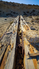 verwittertes Boot am Strand