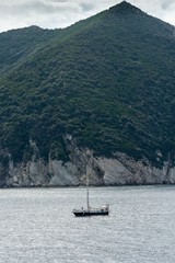 Imbarcazione in navigazione - Isola d'Elba - Livorno - Toscana - Italia
