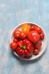 kolorowe pomidory
