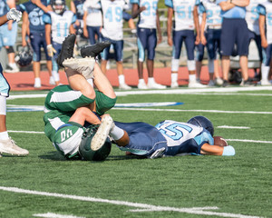 Obraz premium Great action photos of high school football players making amazing plays during a football game