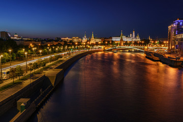 Fototapeta na wymiar Moskau Fluss bei Nacht