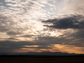 contraste en el cielo al amanecer