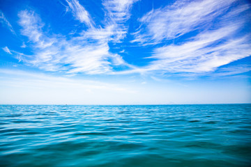 Fototapeta na wymiar amazing sea and blue sky background