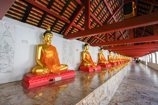 Buddha images enshrined in Wat Phra Mahathat Woramahawihan.